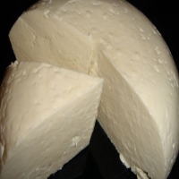 Сыр домашний из коровьего молока подсоленый